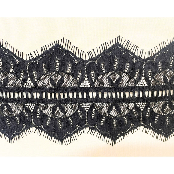 Belle Badgley Mischka Sz 12 Sleeveless Sheath Dress Cream w/Black Lace Bands - Picture 7 of 11